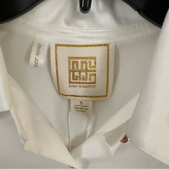 White 3/4 Sleeve Button Down Shirt with Pleated Design - Picture 9 of 16